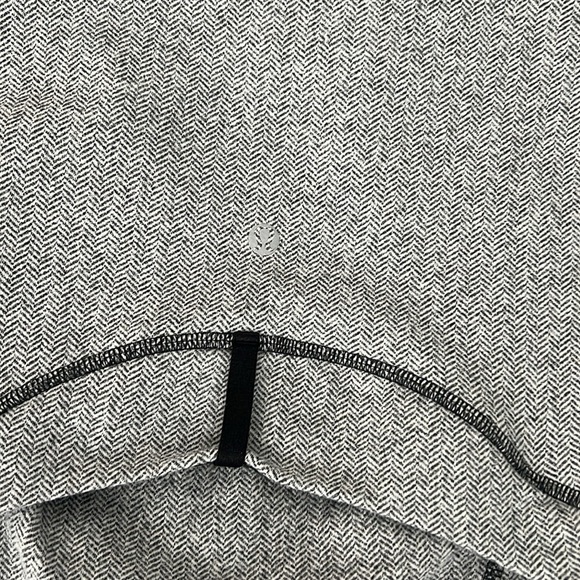 Lululemon define jacket size 8 black, and white pattern - Picture 5 of 5